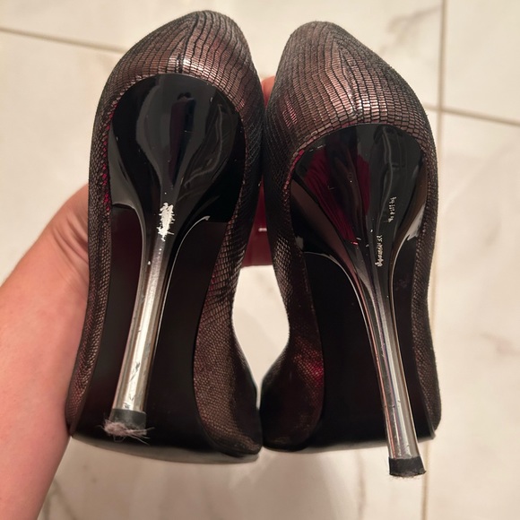 GUESS Pointed Toe Heels - Picture 2 of 3